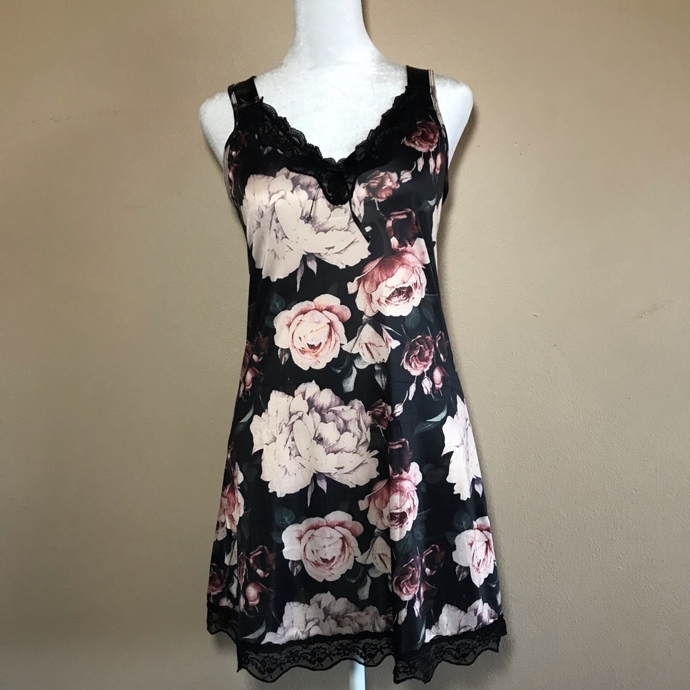 Lollo vita black and pink floral nightgown with lace Size S NWT